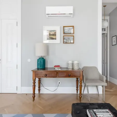 Apartamento Elegante Com Varanda * Lissabon